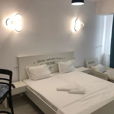 Large And Bright Studio Near The Sea 公寓
